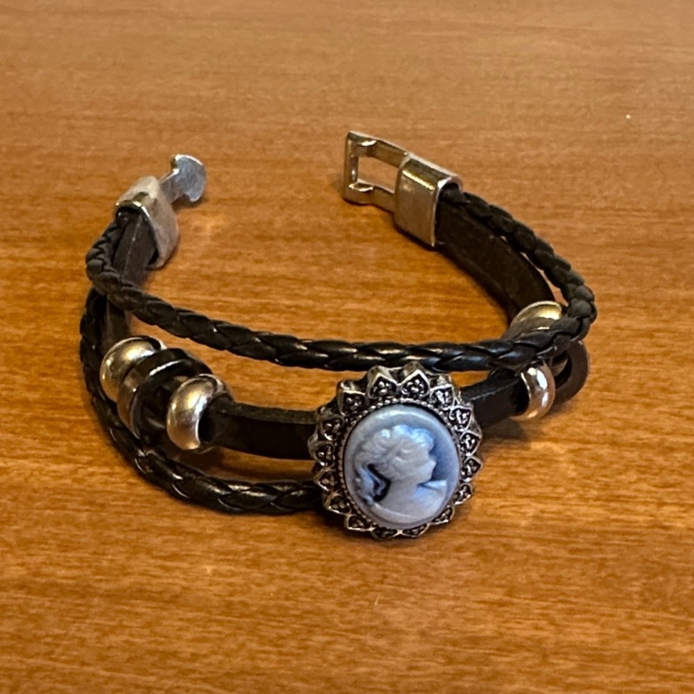 Elegant Black and Silver Cameo Bracelet